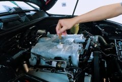 汽車的發(fā)動機艙可以清洗嗎？